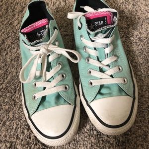 Converse size woman’s size 7